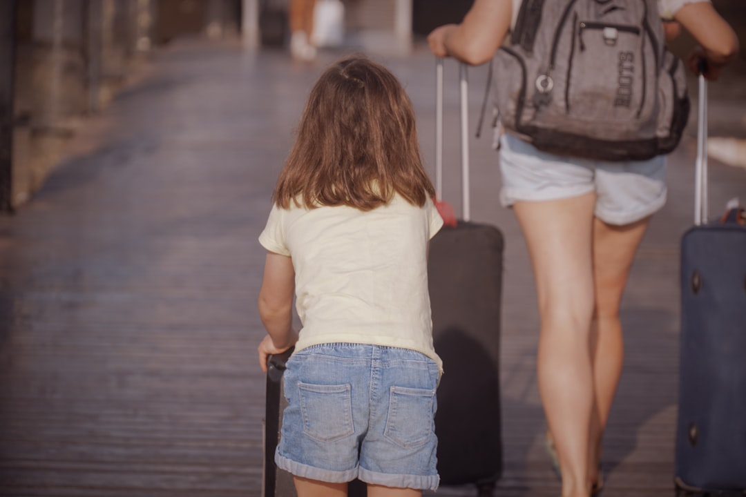 Child traveling with a legal guardian - Permisos de viaje